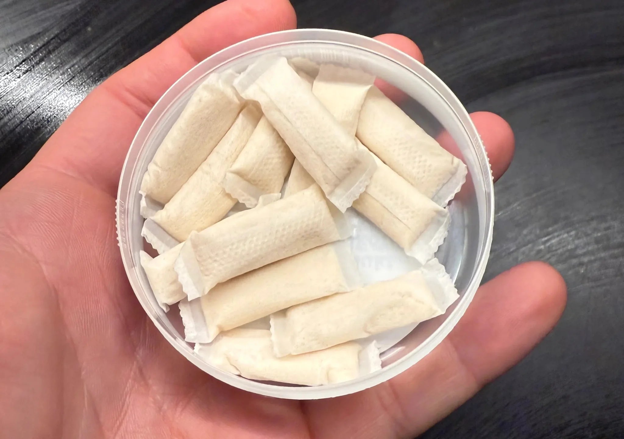 Vad är vitt snus? Så fungerar tobaksfria nikotinpåsar – Snusstugan.se